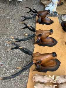 Décoration murale zen en bois sculpté à la main en forme de tête d'antilope, sculpture thaïlandaise minimaliste, décoration animale bohème, cadeau naturel à suspendre au mur - Product Image 4