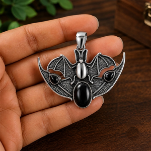 Colgante de murciélago ovalado de ónix negro alado, hecho a mano, chapado en oro/plata sobre latón, amuleto gótico de animal, collar llamativo bohemio, joyería - Product Image 2