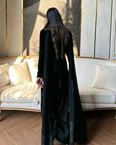 Salwar Kameez Negro Bordado de Manga Larga, Estilo Islámico Moderno, para Fiesta o Boda, con Diseño de Hojas Transparentes y Hijab - Product Image 2