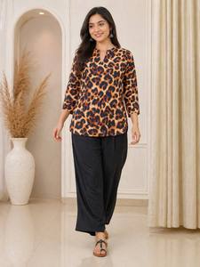 Ensemble élégant haut imprimé respirant à manches trois-quarts en polyester/coton et pantalon palazzo longueur genou pour femme - Tenue décontractée - Product Image 1