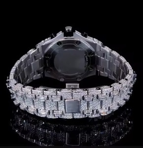 Montre de luxe pour homme en acier inoxydable, bracelet incrusté de diamants, mouvement à quartz analogique, fermoir pliant, boîtier rond de 42 mm - Product Image 1