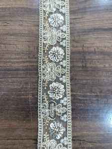 Adorno Decorativo Vintage con Bordado Floral y Detalles Brillantes para Confección de Alta Costura - Product Image 1
