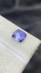 Tanzanite naturelle certifiée 7 MM, taille coussin carrée, avec une couleur et un lustre excellents, Zoisite naturelle 1,71 carat, clarté œil-de-chat - Product Image 6