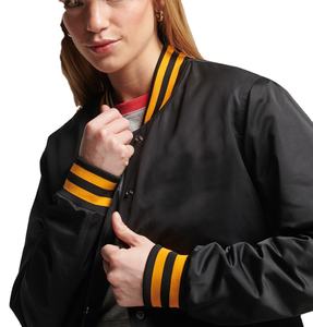 เสื้อแจ็กเก็ตผ้าซาตินสำหรับผู้ชายเสื้อแจ็กเก็ตผ้าซาตินปักโลโก้ผ้ากำมะหยี่ออกแบบโลโก้ได้ตามต้องการ - Product Image 4