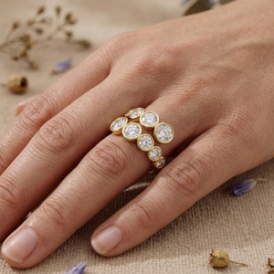 Bague d'éternité en diamant de laboratoire, sertie de pierres rondes, en or, empilable, alliance minimaliste pour femme - Product Image 2