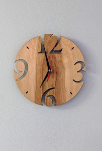 Horloge murale carrée chic Art Déco à quartz |   Mouvement silencieux à piles au design bois élégant et de style antique pour une vie contemporaine - Product Image 3