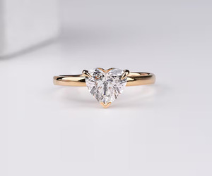 Bagues de fiançailles en diamant de laboratoire taille cœur 1,50 carat, bagues de fiançailles et de mariage en or jaune 14 carats, fournisseur en gros de bijoux fins - Product Image 1