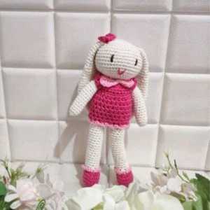Lindo Conejito de Peluche Hecho a Mano, Muñeco de Ganchillo con Vestido Naranja, Juguete de Peluche Suave Amigurumi, Regalo de Cumpleaños para Niñas 1:6, Muñeca Premium - Product Image 4