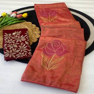 Sari VASTRA COTTAGE de tela de sarga premium con exquisito trabajo floral en lámina y blusa con bordados intrincados - Product Image 3