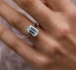 Elegante Anillo Solitario de Circonita Cúbica con Corte Esmeralda y Halo Oculto, Joyería de Compromiso Apilable para Mujer, Propuesta para Dama de Honor - Product Image 3
