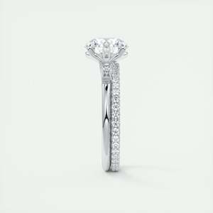 Anillo de compromiso de tres piedras con centro redondo de 2.15 quilates y piedras laterales tipo baguette en oro blanco de 14 quilates - Product Image 4
