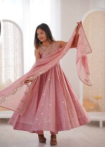 Ensemble Anarkali Kurti en soie romaine brodé de sequins dorés ivoire pour femme, longueur ras du sol, avec dupatta, robe de soirée ethnique indienne, séchage rapide, tout inclus - Product Image 6