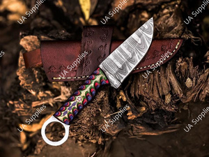 มีดแค้มปิ้งเหล็กดามัสกัสแบบใบมีดหยดน้ำ พร้อมรูสำหรับนิ้วจับ ด้ามไม้แกะสลัก และปลอกไม้ (รับผลิตแบบ OEM/ODM) - Product Image 4