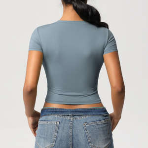 Camiseta Deportiva de Yoga de Manga Corta para Mujer, de Secado Rápido, con Logotipo Personalizado, Cuello Ajustado, para Gimnasio, Running, con Botones, Ecológica y Transpirable - Product Image 2