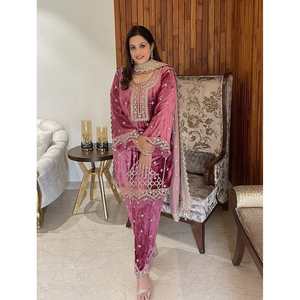 SÉQUENCE DE BRODERIE TRADITIONNELLE EN VELOURS MOTI TRAVAIL HAUT BAS AVEC DUPATTA MARRON - Product Image 1