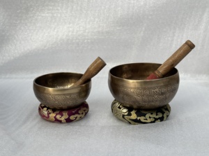 Antique <b>Tibetan</b> <b>Singing</b> <b>Bowl</b> Handmade Brass with Excellent Resonance for Sound Therapy Silk Screen and Offset Printing - Product Image 5