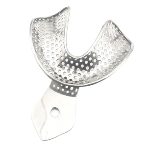 Juego de Instrumentos Quirúrgicos Dentales: Bandejas de Impresión Manuales Reutilizables de Acero Inoxidable Grandes, con Certificación CE y Agarre Ergonómico - Product Image 4