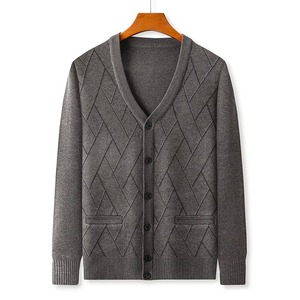 เสื้อคาร์ดิแกนวินเทจคลาสสิค คอวี ผ้าทอเรียบ โพลีเอสเตอร์ผสมวิสโคส มีกระเป๋า  รับผลิตตามแบบ  ขายส่งจากโรงงาน สำหรับฤดูใบไม้ร่วง - Product Image 1