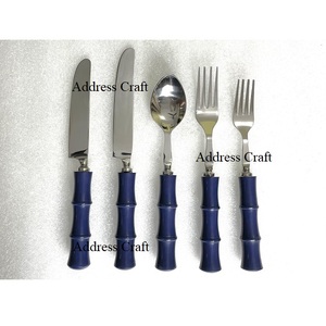Ensemble de couverts modernes avec manche en résine blanche, 6 pièces, finition or mat, pour mariages, événements, décoration de table, couverts, cuillère, fourchette - Product Image 2