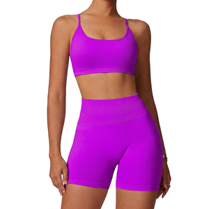 Conjunto de 2 piezas de pantalones cortos de yoga de cintura alta y sujetador deportivo elástico para mujer - Product Image 6