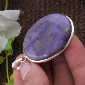 Collar Artesanal de Plata de Ley 925 con Charoita, Gema Natural Púrpura, Corte Ovalado, Borde Punteado, Joyería Vintage - Product Image 4