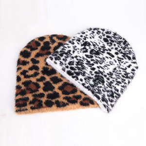 Bonnet personnalisé à imprimé léopard avec logo pour les marques de vêtements américaines, collections de vêtements en gros. - Product Image 1