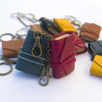 Carnet miniature en cuir souple fait main avec porte-clés, pages vierges, personnalisable, coloré, format poche, pour Noël et le Nouvel An