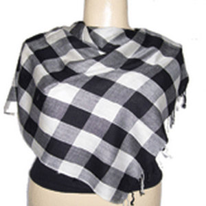 Pañuelo Cuadrado Premium para Hombre con Diseño a Cuadros, Elegante y Clásico, Suave y Ligero, Accesorio de Moda para Ocasiones Casuales y Formales - Product Image 3
