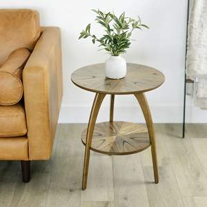 Table d'appoint artisanale en bois, finition artisanale par des artisans expérimentés, mettant en valeur la texture du bois et l'attrait d'un design authentique. - Product Image 1