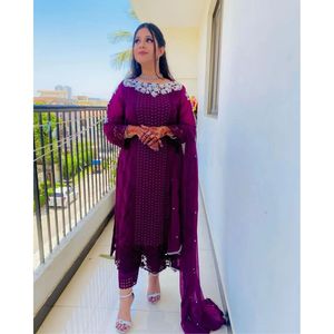 TENDANCE GEORGETTE BRODERIE SEQUENCE TRAVAIL ROBE BAS AVEC DUPATTA VIN - Product Image 3