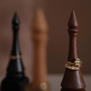 Soporte de Anillos de Madera Estético en Forma de Cono, Exhibidor Creativo de Joyería, Torre de Anillos de Madera de Nogal, Accesorios de Fotografía para Boutique - Product Image 3