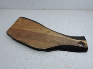 Planche à découper rectangulaire en bois artisanale avec poignée, finition naturelle, planche à découper de cuisine en une seule pièce - Product Image 3