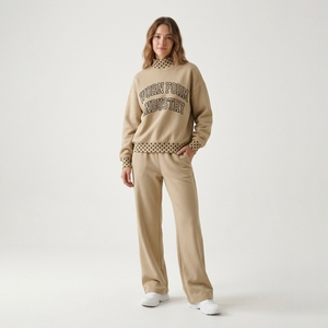 Conjunto Deportivo de Boutique para Mujer con Estampado de Lunares en Contraste, Sudadera Crema Estilo Universitario y Pantalones Anchos Relajados, Proveedor OEM ODM - Product Image 1