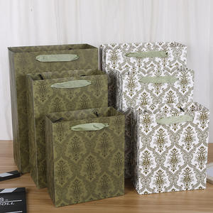 Sac en carton beige de luxe pour bijoux avec poignée en ruban, personnalisable avec logo, écologique - Product Image 2