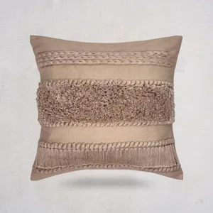 Moroccan VII - Funda de cojín de algodón tejida a mano con bordado de borlas |   Funda de Almohada Decorativa Estilo Boho |   Suministro a Granel y Tamaños Personalizados - Product Image 1