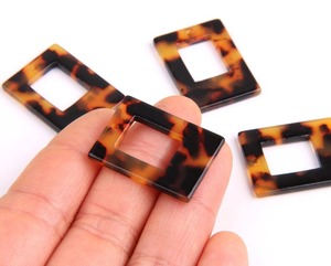 Boucles d'oreilles en résine pour femmes et filles, bijoux fantaisie, boucles d'oreilles en résine faites à la main, prix de gros - Product Image 1