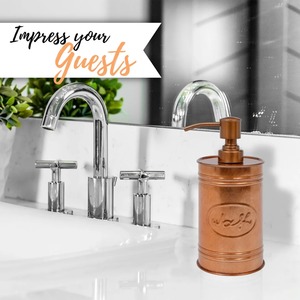 Botella de vidrio esmerilado clásica para montar en la pared con acabado en latón para baño - Product Image 6