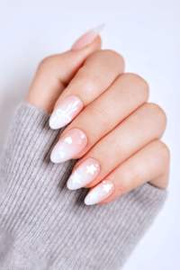 Uñas postizas artificiales de fábrica OEM ODM personalizadas, color leche degradado, forma de almendra, con lindos diseños de estrellas y corazones, uñas a presión. - Product Image 2