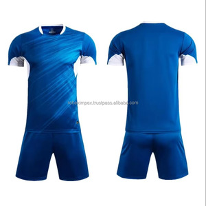 Conjunto de Entrenamiento de Fútbol Sublimado Personalizado de Secado Rápido para Clubes con un Estilo Retro y Corte Automatizado de Precisión. - Product Image 1