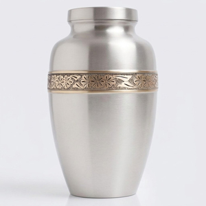 Urne funéraire en laiton argenté pour cendres humaines avec bande florale gravée à la main, urne commémorative pour adulte, fournitures funéraires - Product Image 1