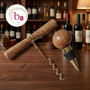 Ouvre-bouteille de luxe écologique en bois et laiton avec tire-bouchon et bouchon, accessoire de bar - Product Image 1
