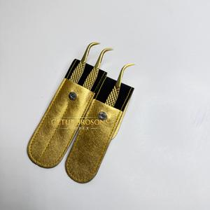 Pince à épiler pour extensions de cils en acier inoxydable noir, anti-magnétique, anti-statique, à pointe lisse de 10 mm, avec porte-clés drapeau américain et logo personnalisé, pour la beauté - Product Image 1