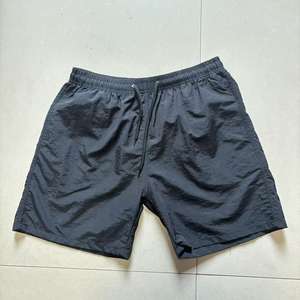 Shorts d'entraînement pour hommes à séchage rapide avec logo personnalisé pour la salle de sport, la remise en forme et la musculation. - Product Image 1