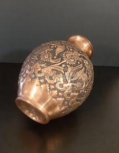 Florero de Metal con Diseño Grabado a Mano Florero Pequeño para Mesa de Boda Centro de Mesa y Decoración del Hogar por Azora Industries - Product Image 3