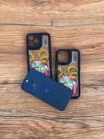 Nouvelle Coque de Téléphone en Cuir Repoussé Faite Main et Élégante, Personnalisée, Vintage Luxe Haute Qualité, Motif Floral Repoussé pour iPhone 15 Pro Max