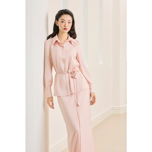 Ensemble pyjama deux pièces pour femme en satin de luxe, prêt à expédier, avec motif floral, ceinture à nouer et manches longues, tenue de détente – Fournisseur - Product Image 3