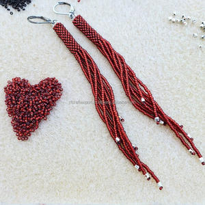 Vente en gros de boucles d'oreilles en verre véritable, élégantes et légères, avec pompon en perles, bohème tribal pour filles, artisanat RF pour femmes - Product Image 4