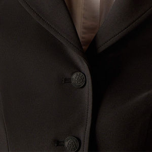 Chaqueta de equitación de calidad duradera y resistente al desgaste con corte refinado y rendimiento cómodo para competición. - Product Image 6