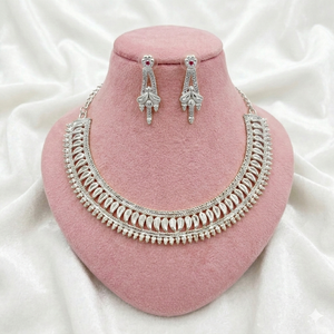 MOLL JEWELLERS Ensemble Collier et Boucles d'Oreilles Floraux Tendance en Alliage de Zinc Plaqué Or 24K avec Zircon, Cadeau de Mariage pour Femme - Troisième Partie 0.3m - Product Image 1