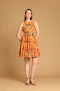 Robe légère évasée de haute qualité pour femmes, imprimé lotus jaune, tenue de plage pour les vacances d'été, disponible en gros - Product Image 6